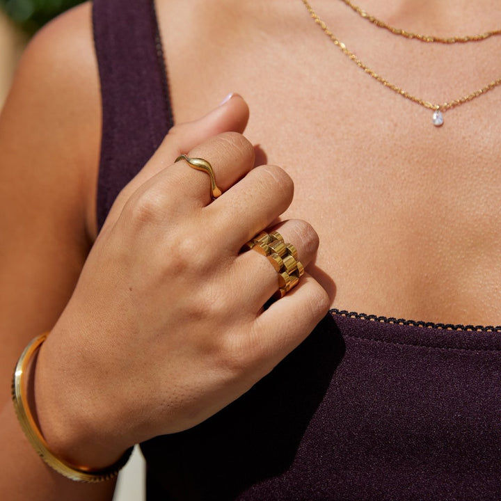 Anillo de Olas de Oro de 18K