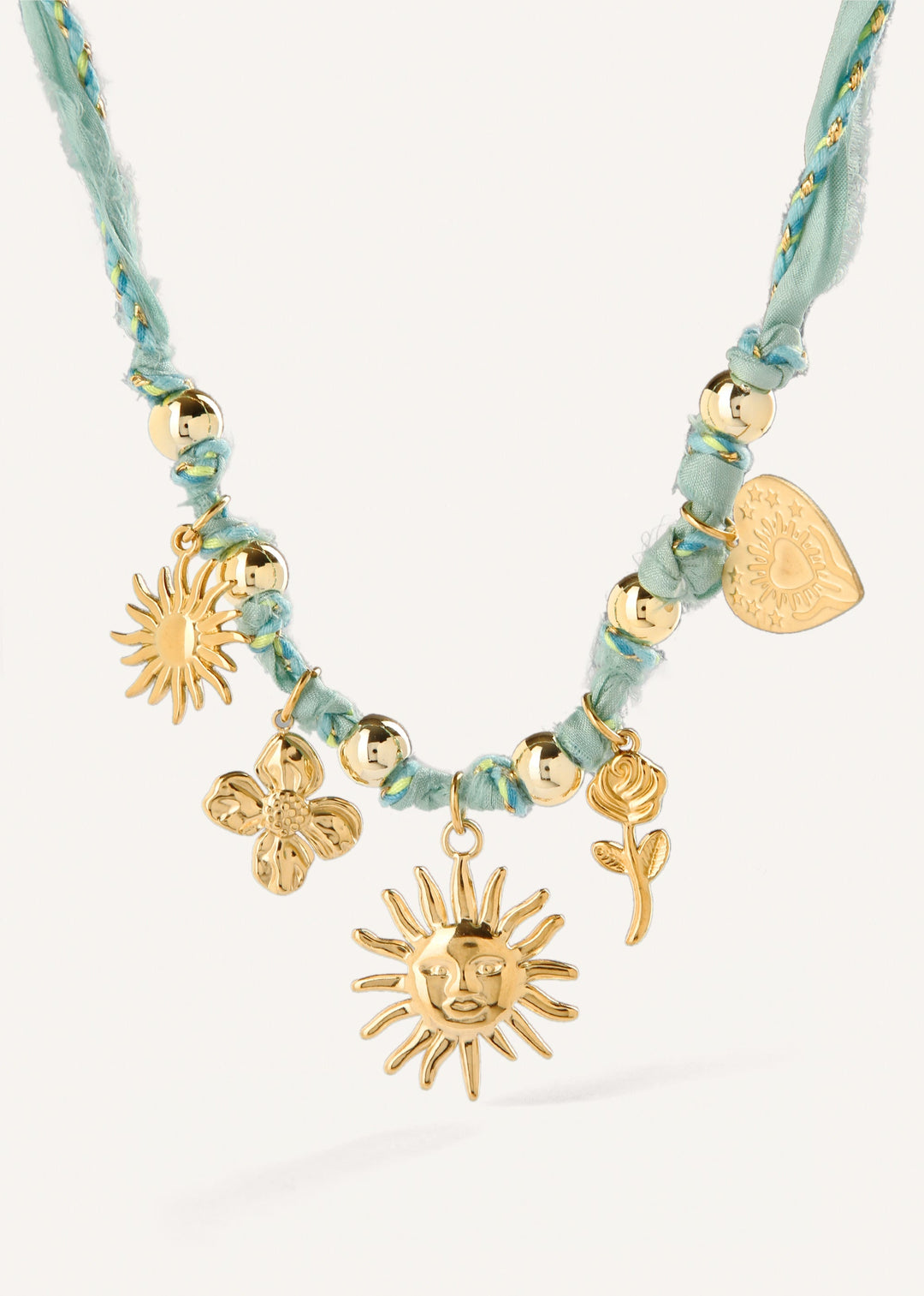 Collar Kos: Elegancia Atemporal