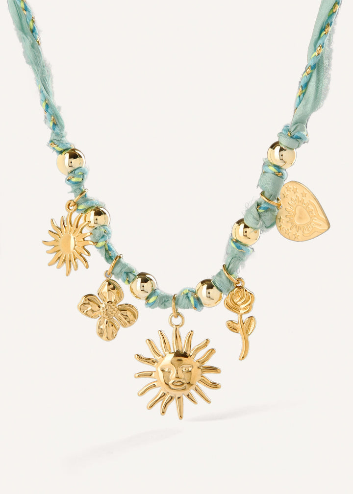 Collar Kos: Elegancia Atemporal