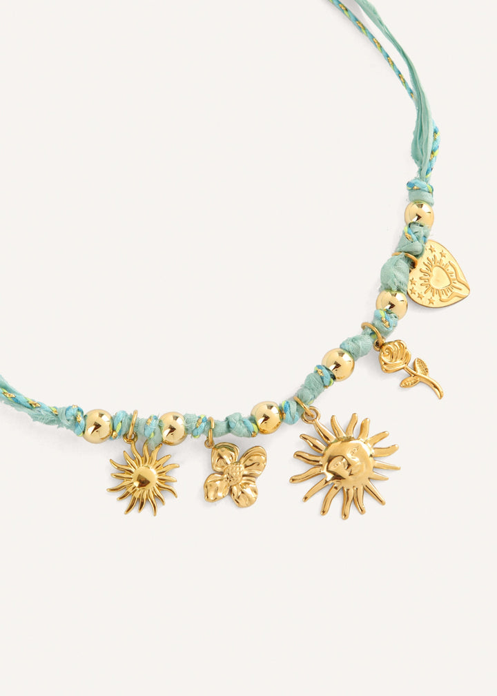 Collar Kos: Elegancia Atemporal