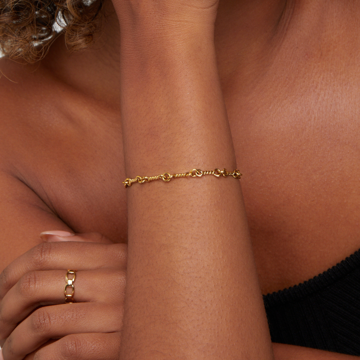 Pulsera de cadena de nudos de oro Figaro