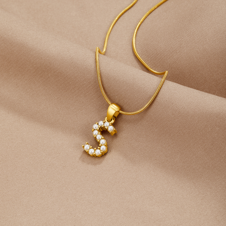 Collar con Charm de Perla en Letra