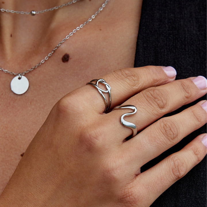 Anillo de Nudo de Amor Plateado