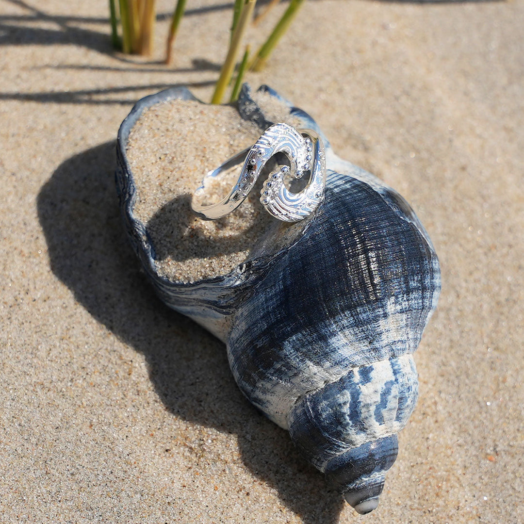 Anillo de Elegancia Doble Onda