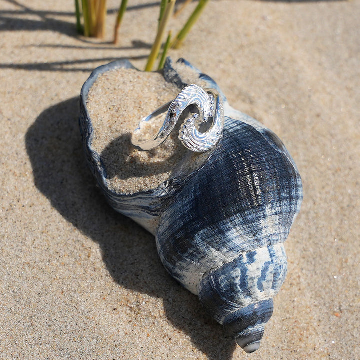 Anillo de Elegancia Doble Onda