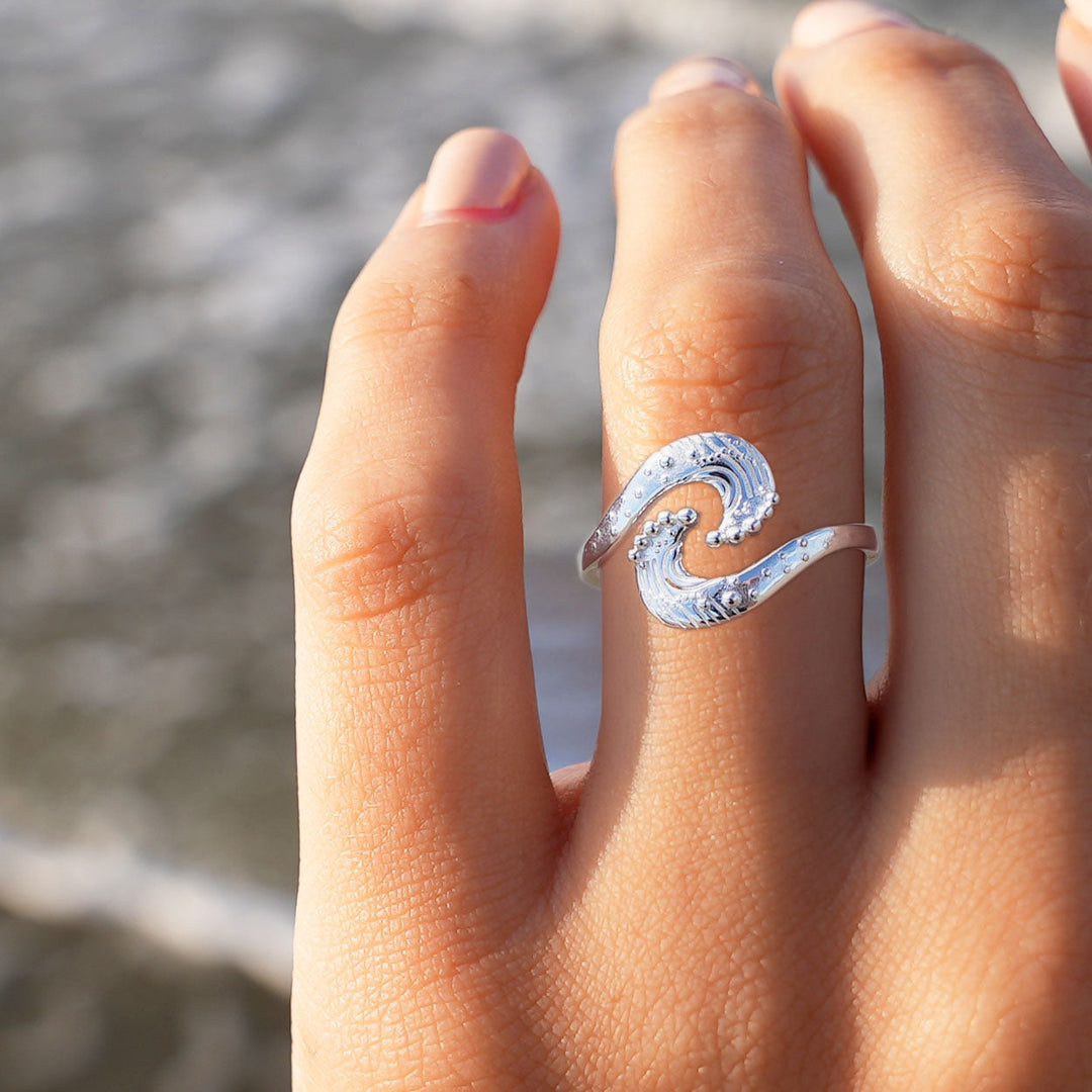 Anillo de Elegancia Doble Onda
