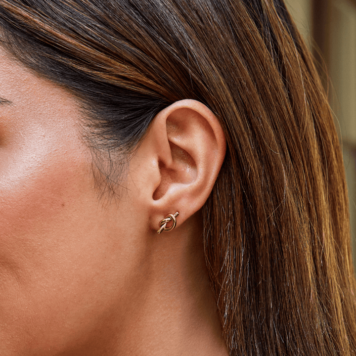 Pendientes Adela Knot: Giros Atemporales de Elegancia