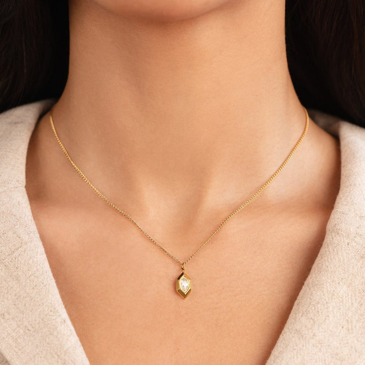 La Elegancia Radiante de Aliyah