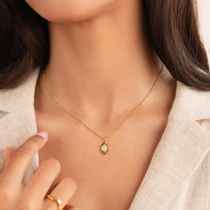 La Elegancia Radiante de Aliyah