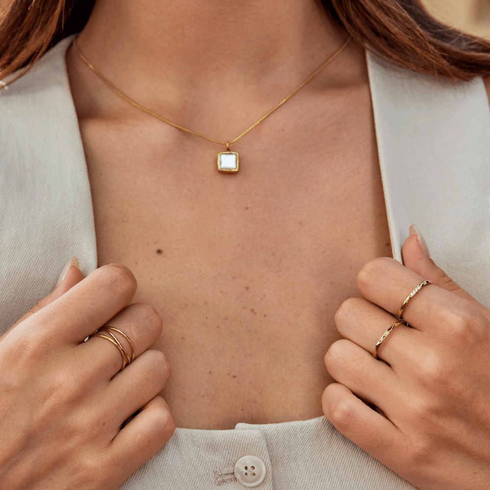 Anillo Astrid: Apilamiento de Brillo Celestial