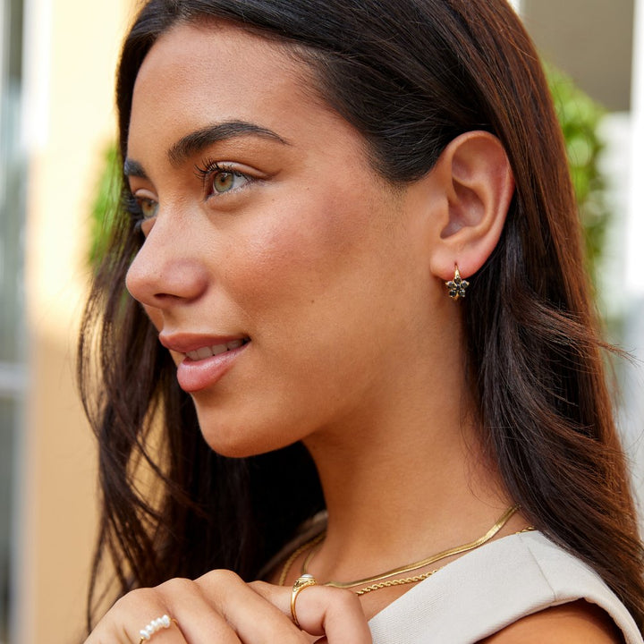 Pendientes de Aro con Flor de Cristal Negro