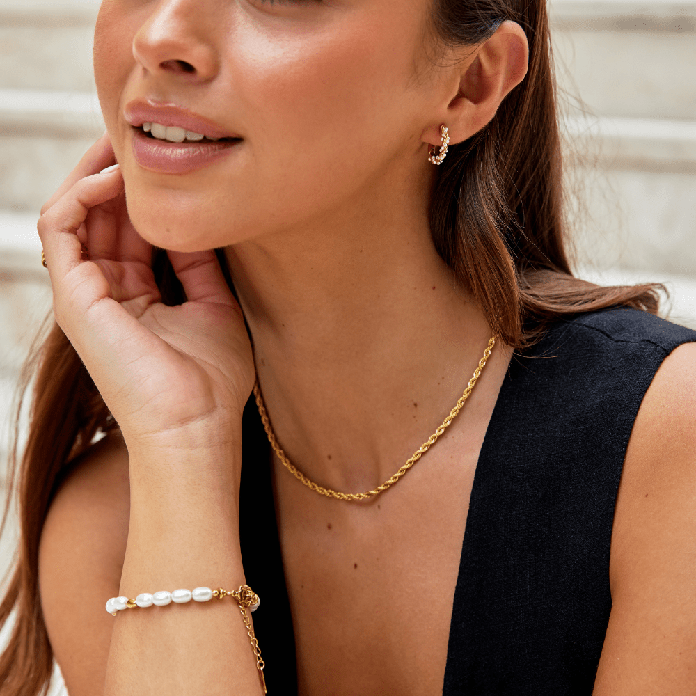 Gracia Dorada: El Collar Calla Twist
