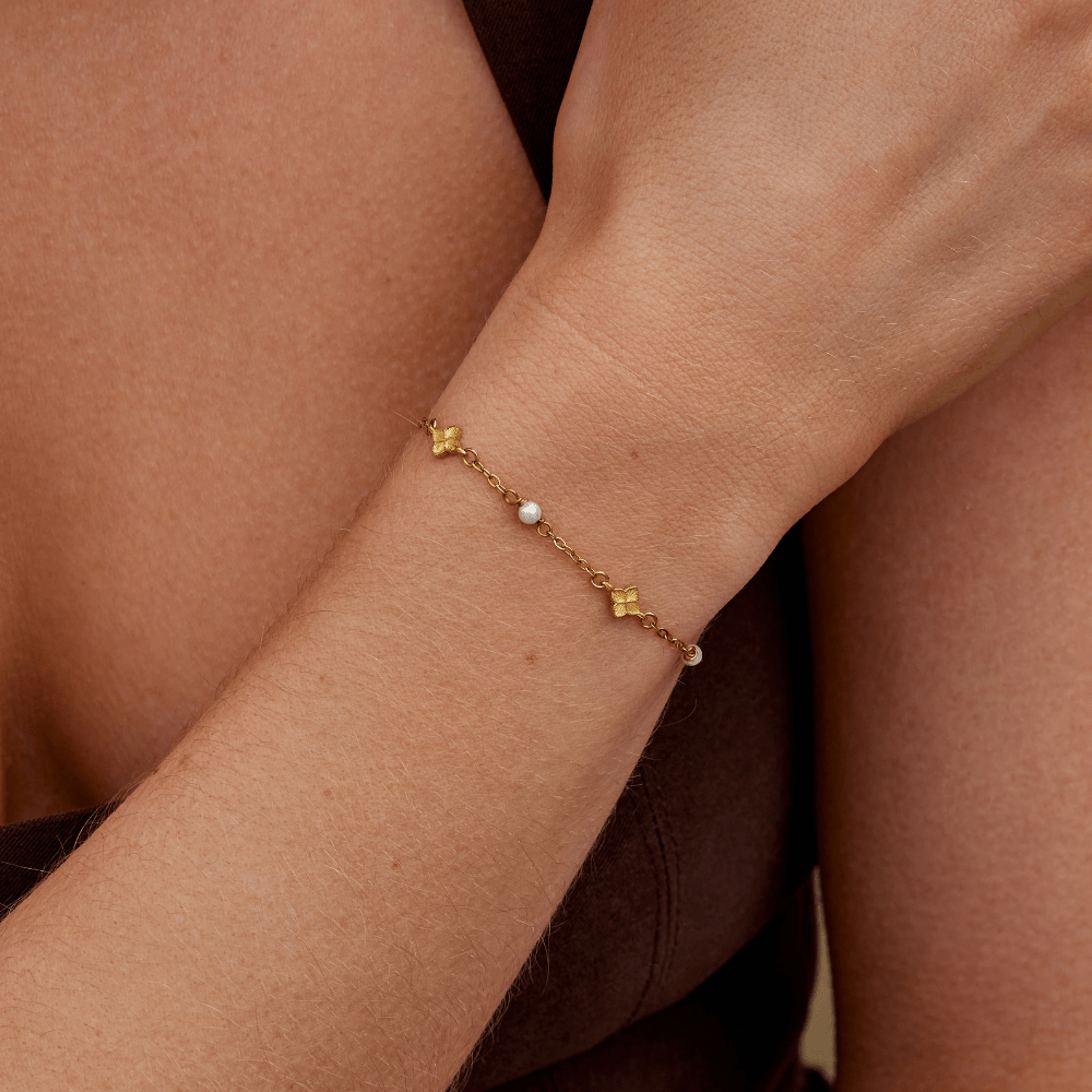 Pulsera de Encanto de Pétalos de Camila: Elegancia Atemporal