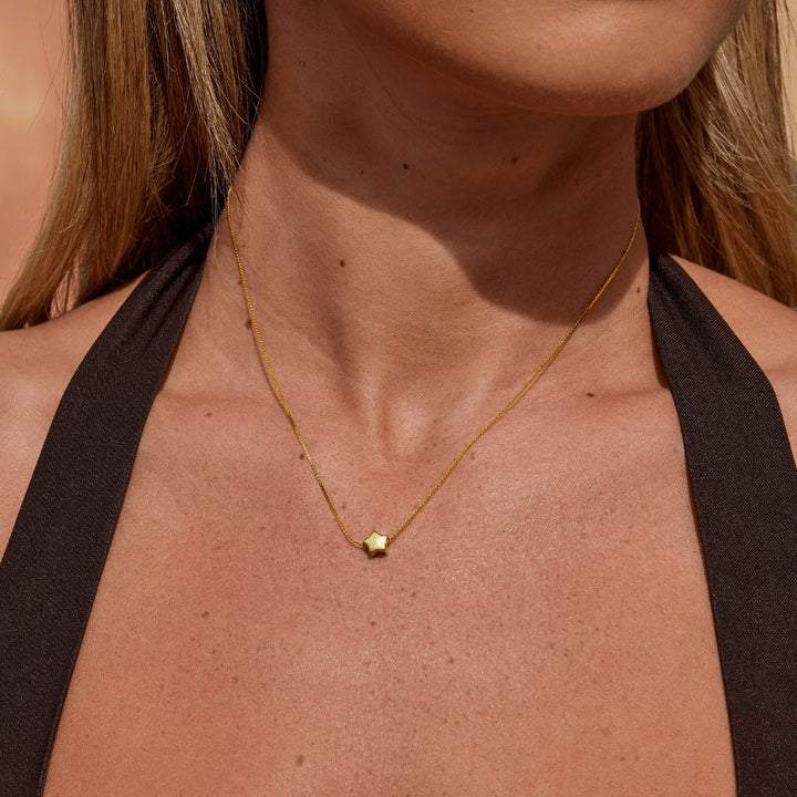 Collar de Oro con Colgante de Estrella Delicada