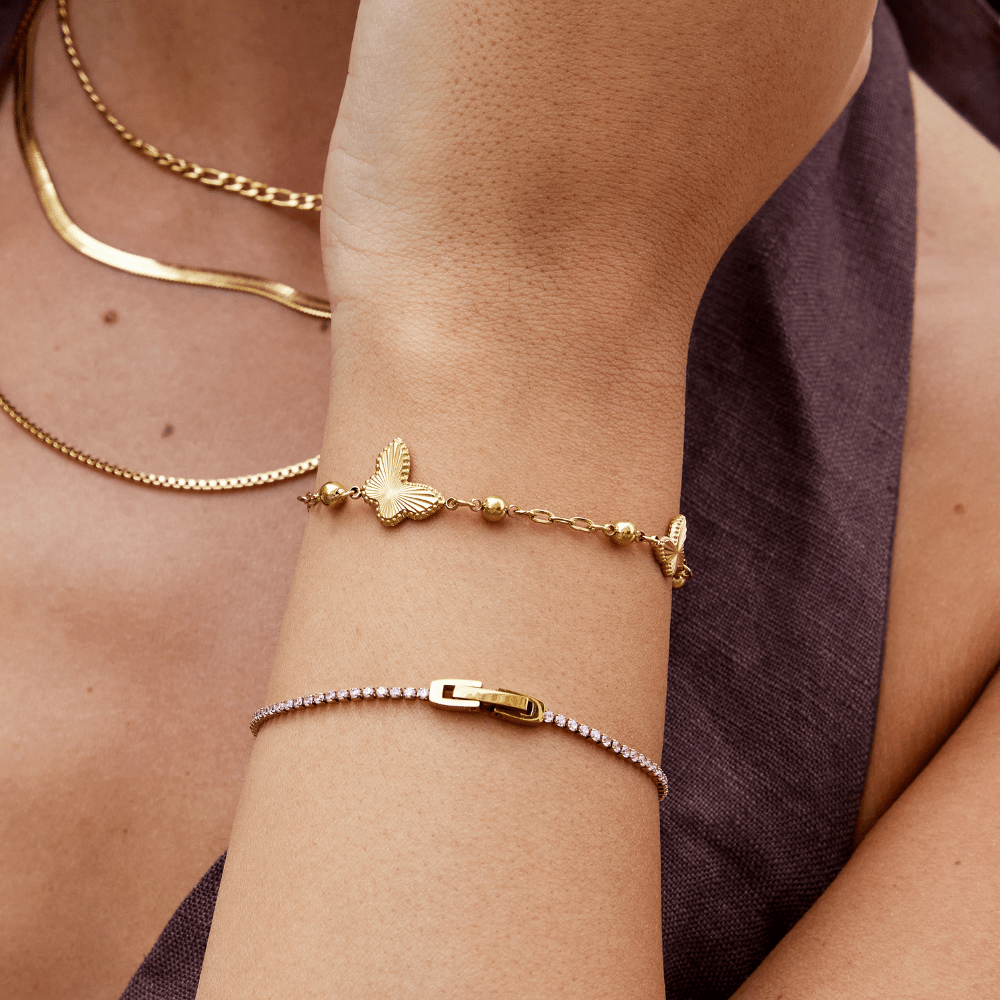 Pulsera con Colgante de Mariposa Dorada por Emilia