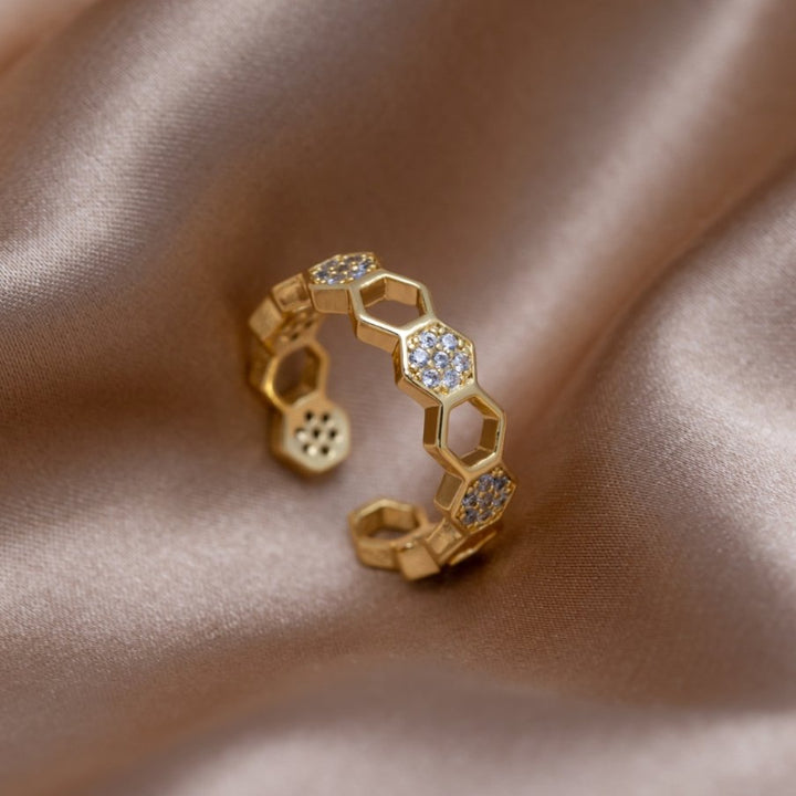 Anillo de Panal de Oro y Cristal