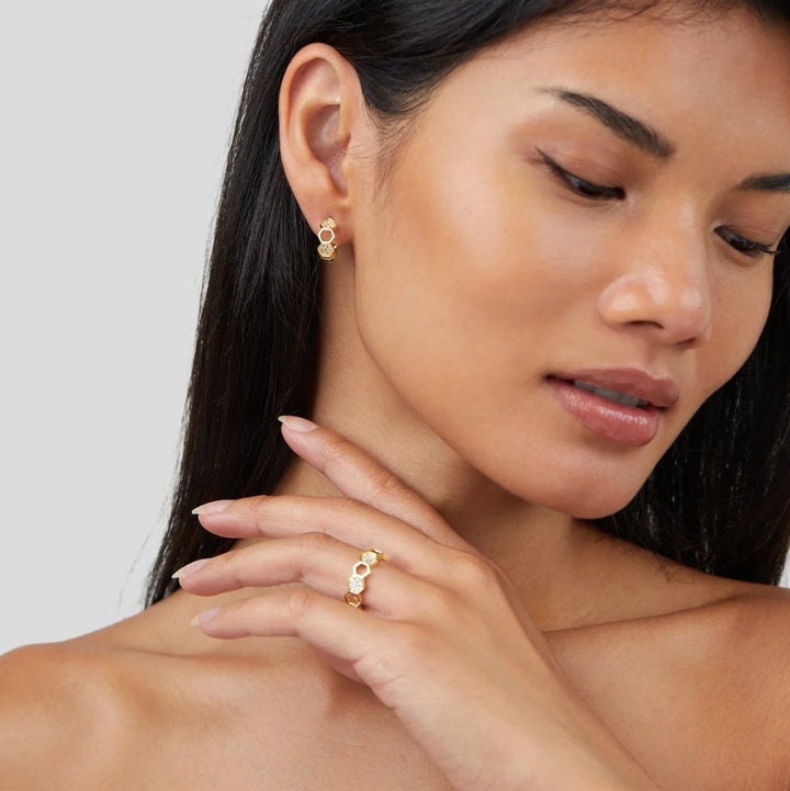 Anillo de Panal de Oro y Cristal