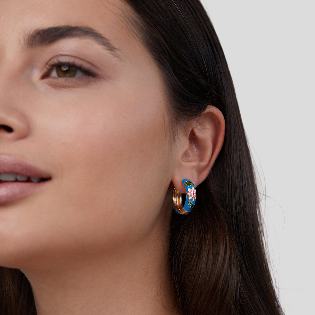 Pendientes de Flor en Aro Dorado