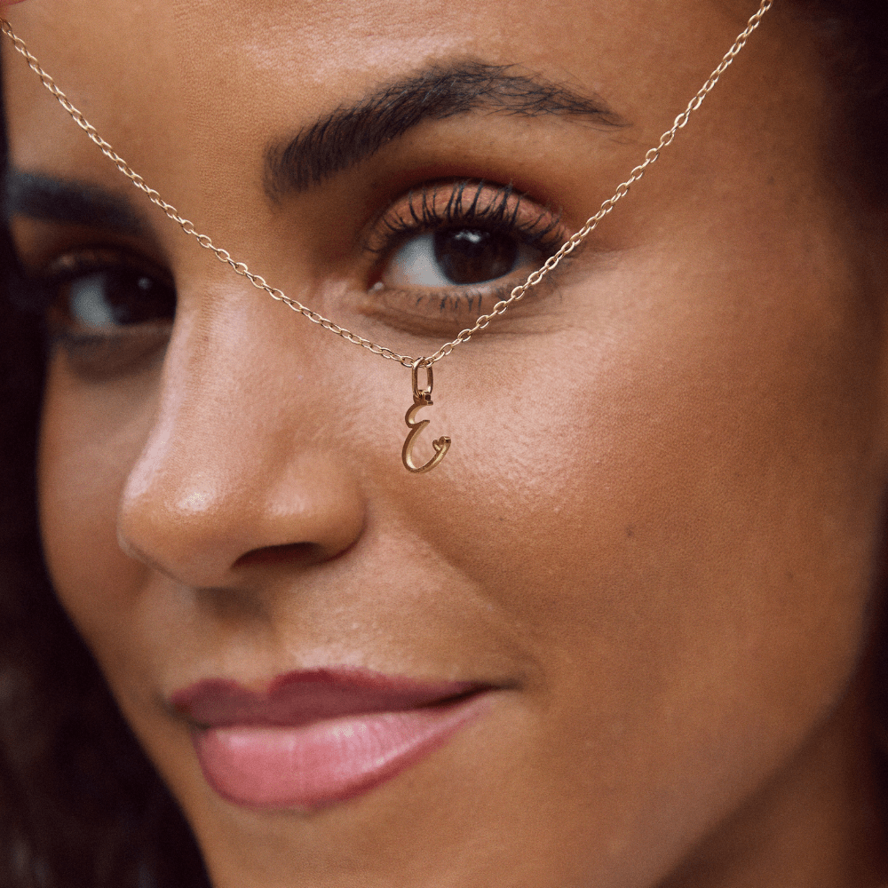 Collar de Corazón con Letra de Oro