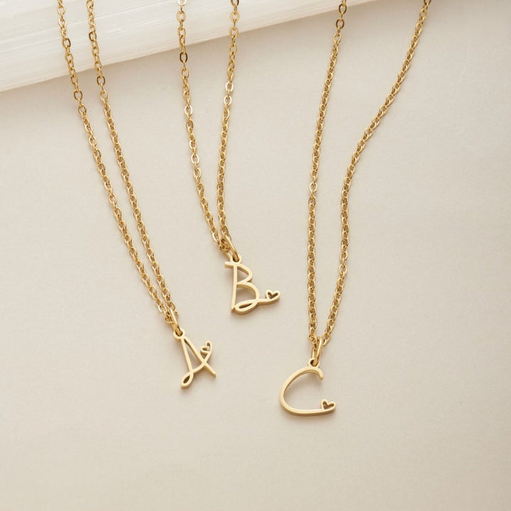Collar de Corazón con Letra de Oro