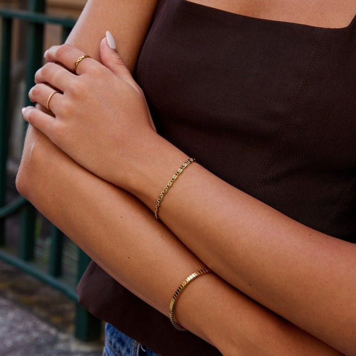 Pulsera de Cadena con Esmalte Dorado