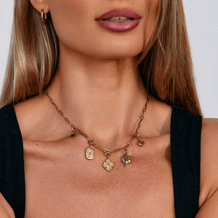 Encanto de Hoja de Trébol Dorado