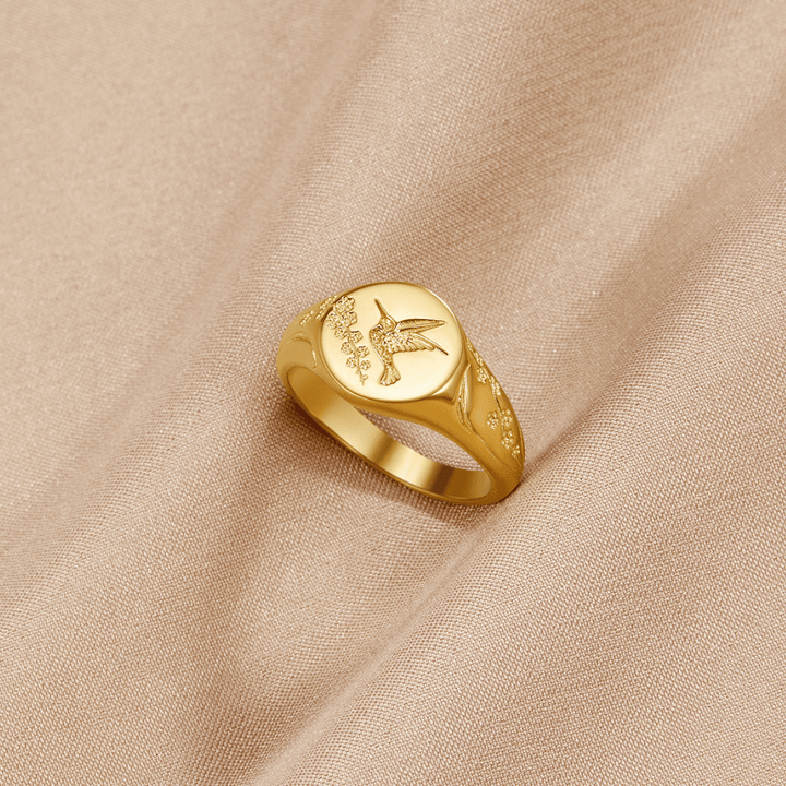 Anillo Signet de Colibrí Dorado