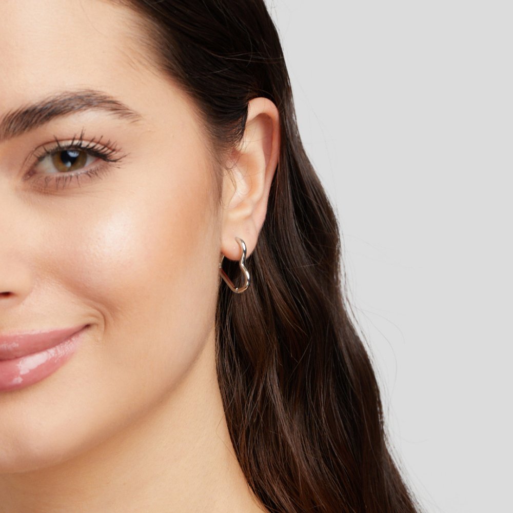 Pendientes de Diseño en Forma de Corazón Plateado