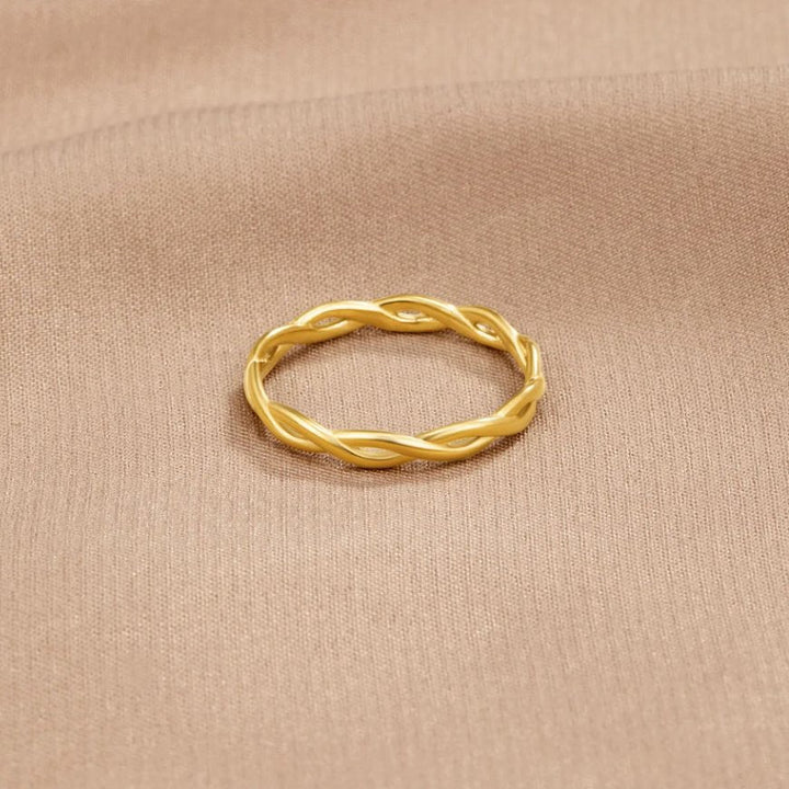 Anillo de Torcido de Oro de 18K Infinity