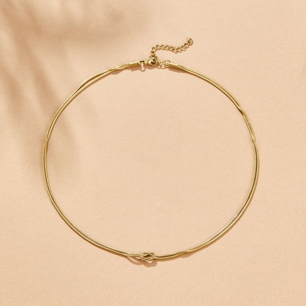 Collar de Cadena Dorada Anudada