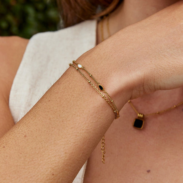 Pulsera de Piedra Negra y Blanca en Capas