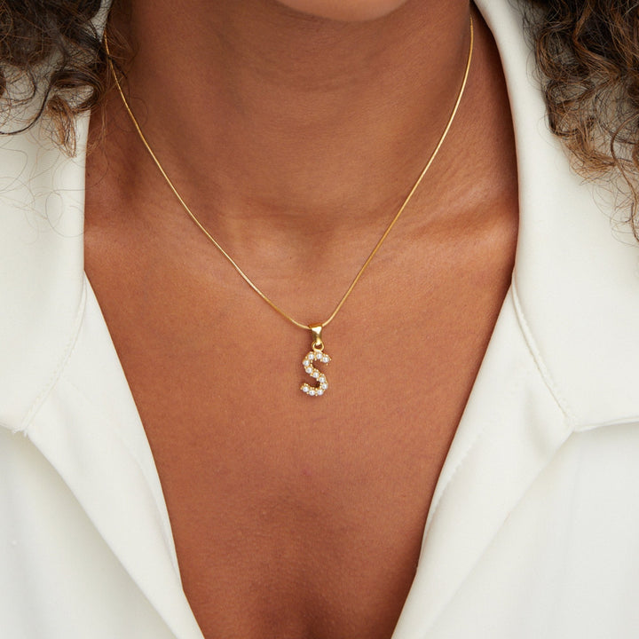 Collar con Charm de Perla en Letra