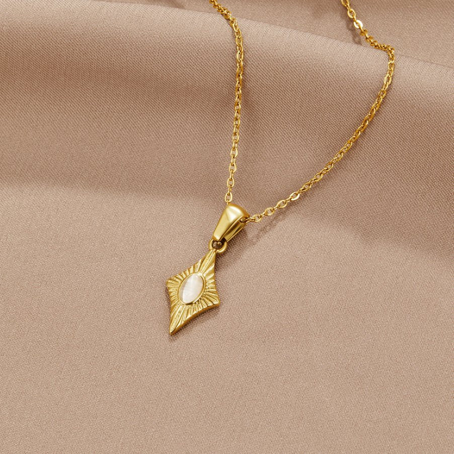 Collar de Oro con Ópalo Blanco Luna