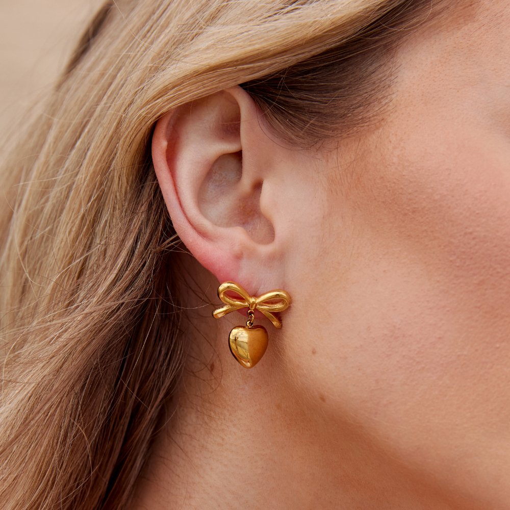 Pendientes de gota con corazón de Mary Bow