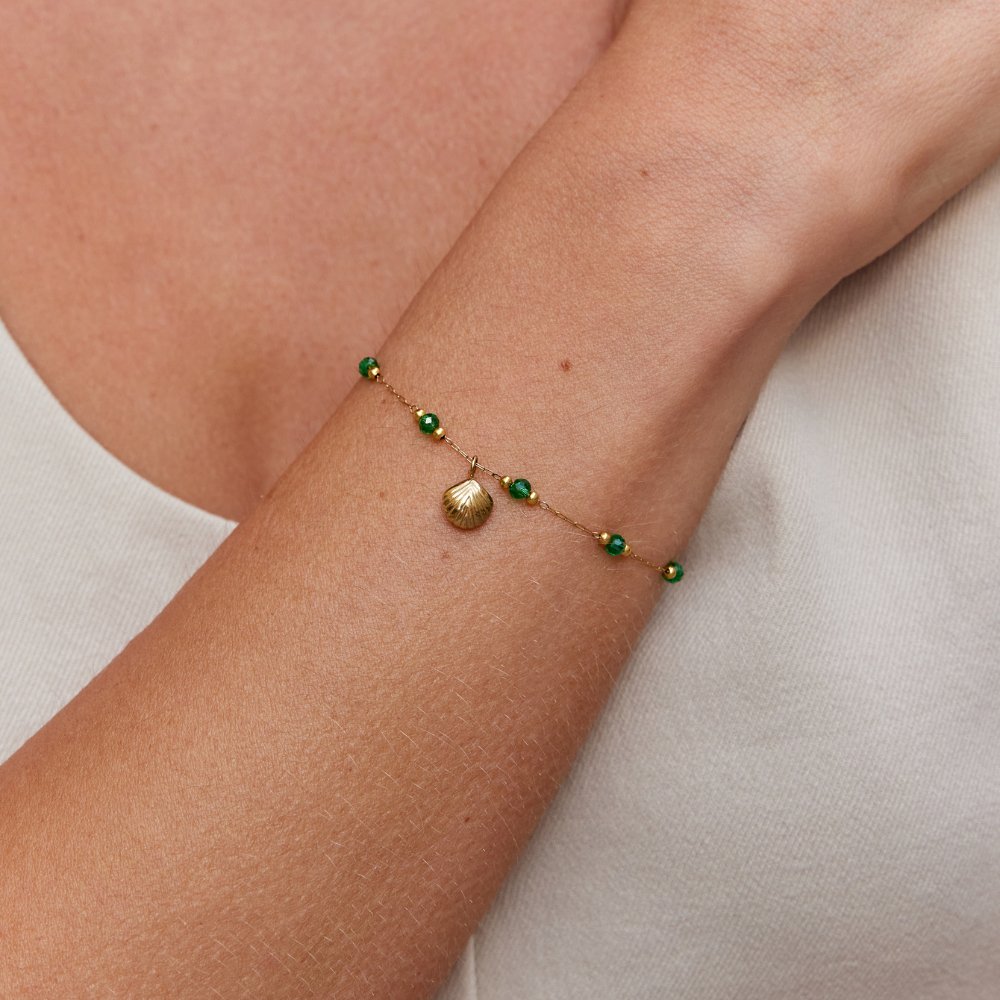 Pulsera de Concha Dorada Nerissa y Perlas Verdes