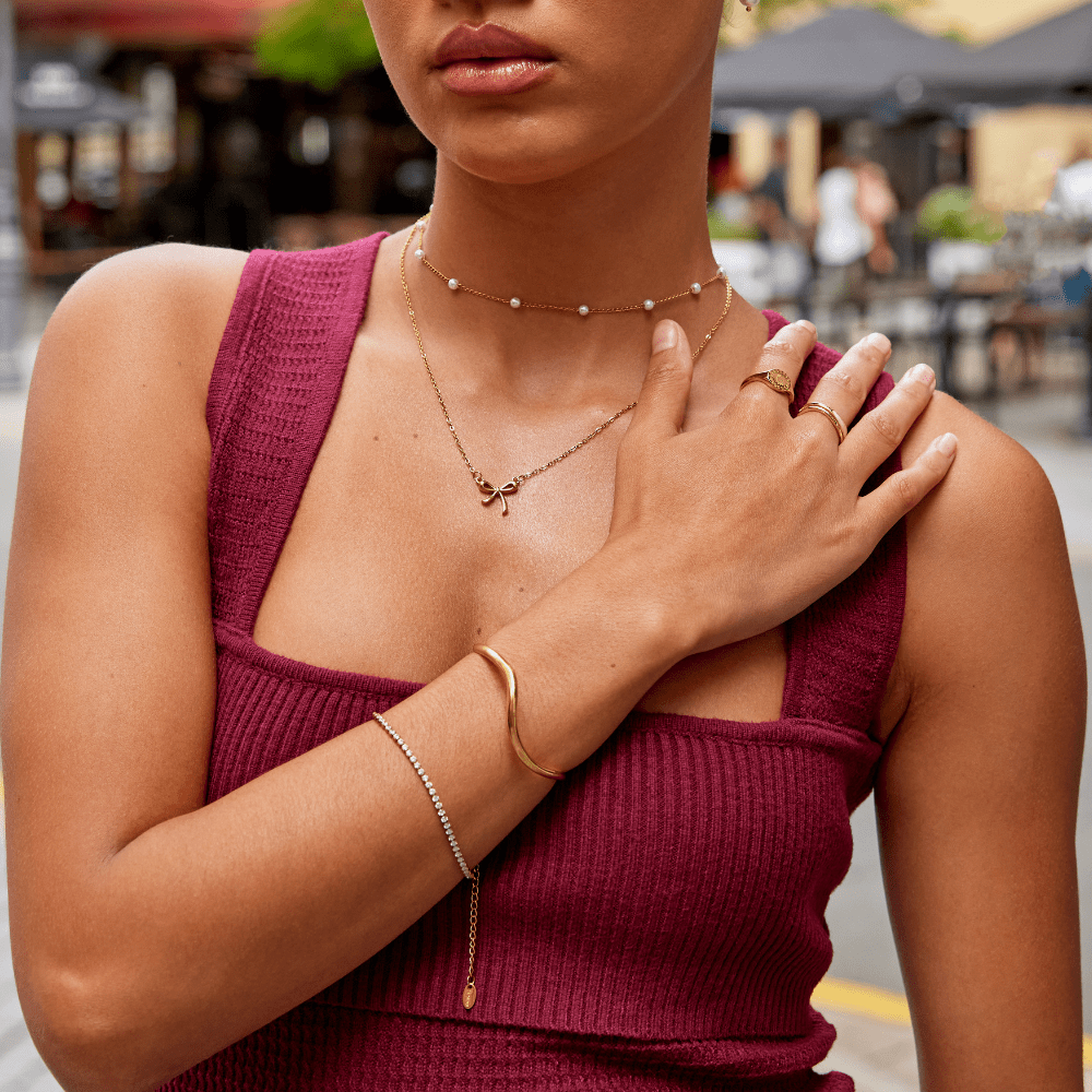 Collar con Colgante de Arco de Serenidad