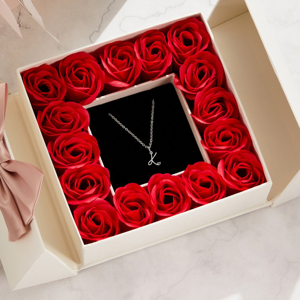 Collar de Corazón con Letra de Plata