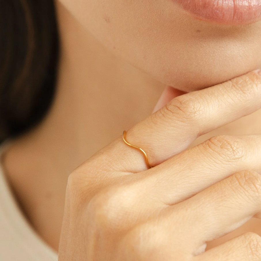 Anillo apilable de oro Tina