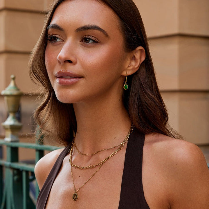 Pendientes de gota vintage en esmeralda