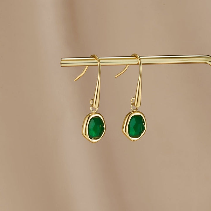 Pendientes de gota vintage en esmeralda