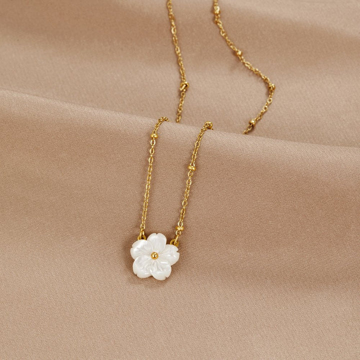 Collar de Flor de Flor Blanca