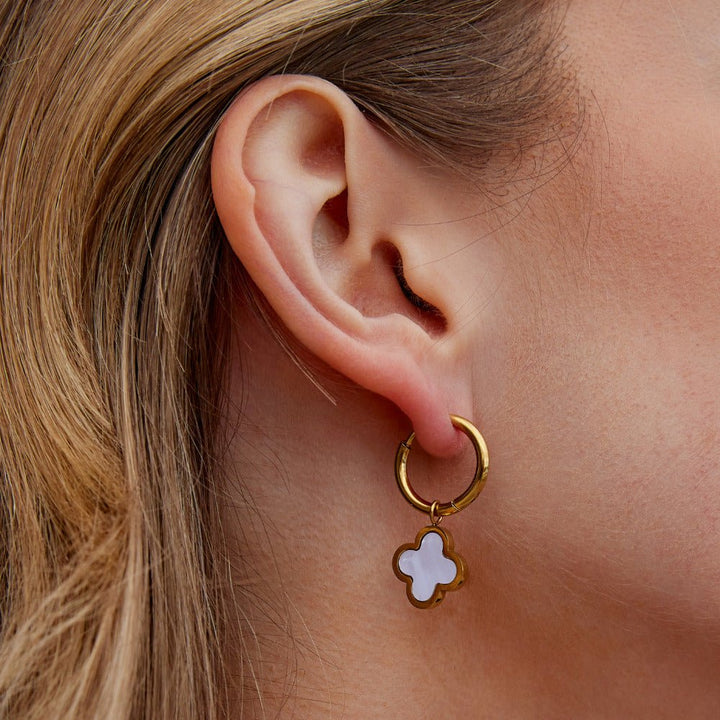Pendientes de Aro de Trébol Blanco