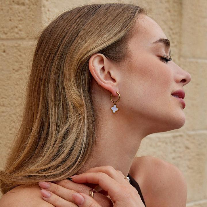 Pendientes de Aro de Trébol Blanco