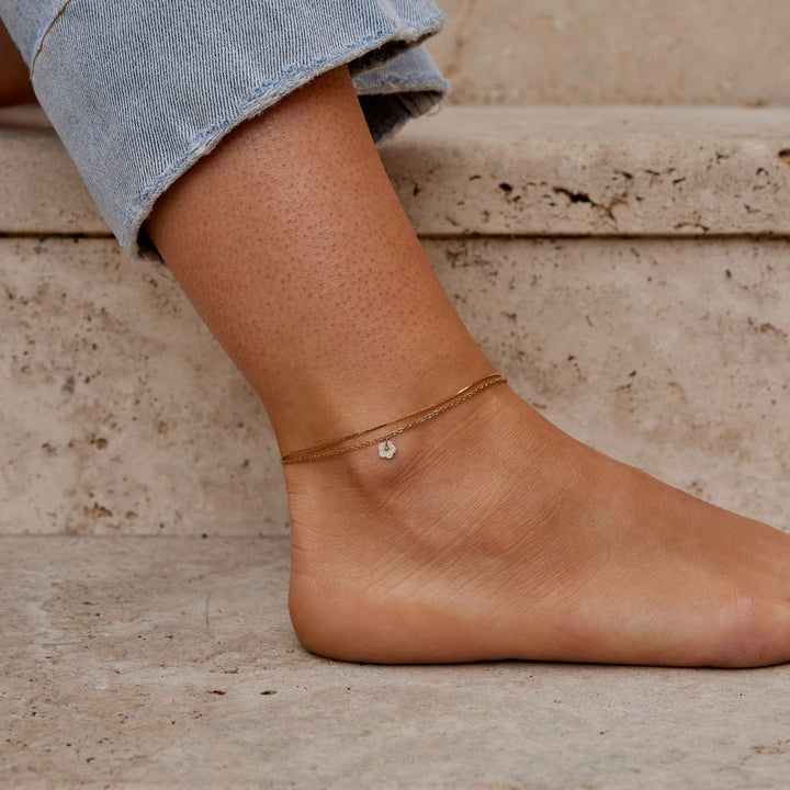 Tobillera de Concha de Pétalo Blanco en Capas